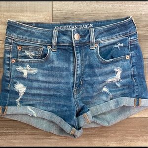 AMERICAN EAGLE - High Waisted Distressed Shorts